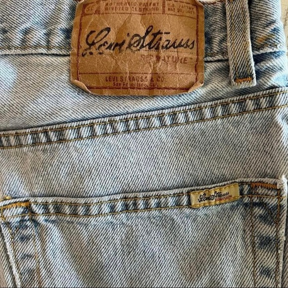 ⭐️PRICE FIRM⭐️ 2005 Levi’s Distressed High Waisted 100%Cotton Shorts - Picture 5 of 10